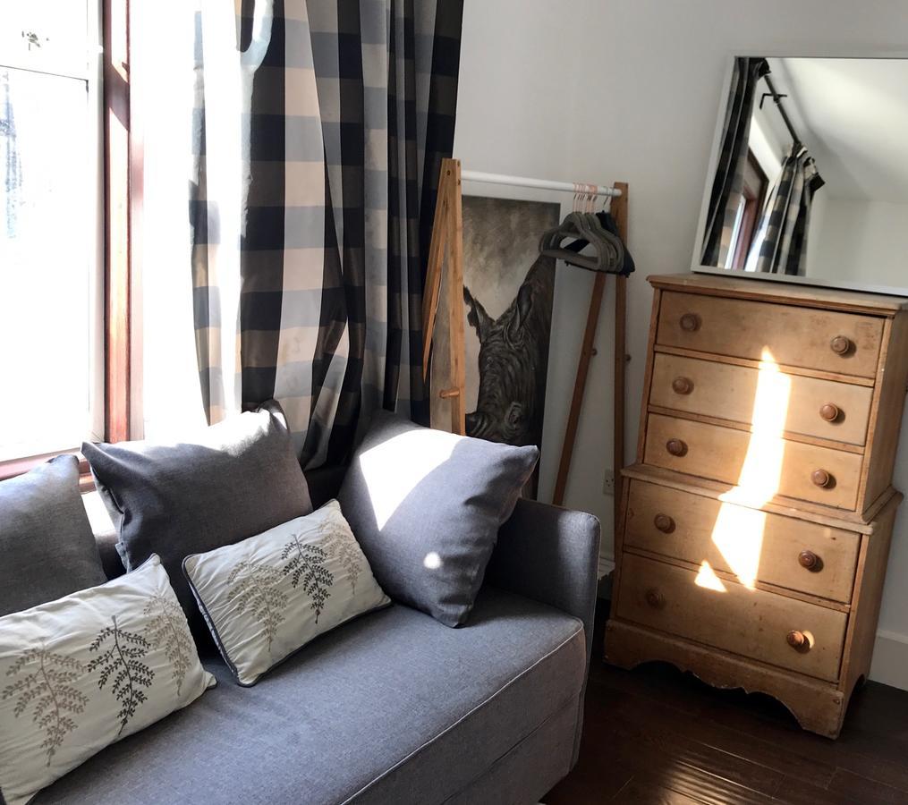 Metro W6 Guest house